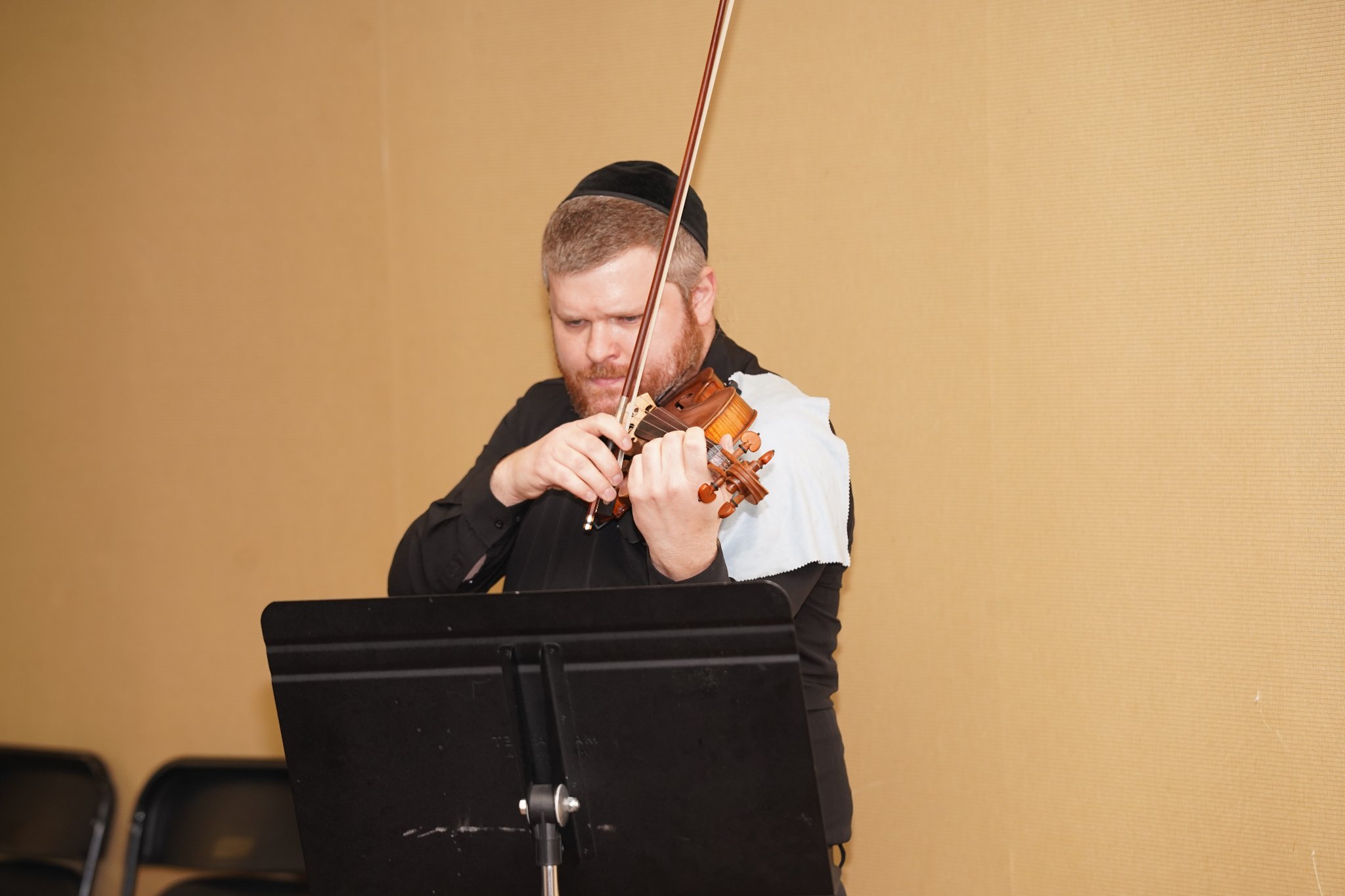 Violinist performing at Pesach Time Tours