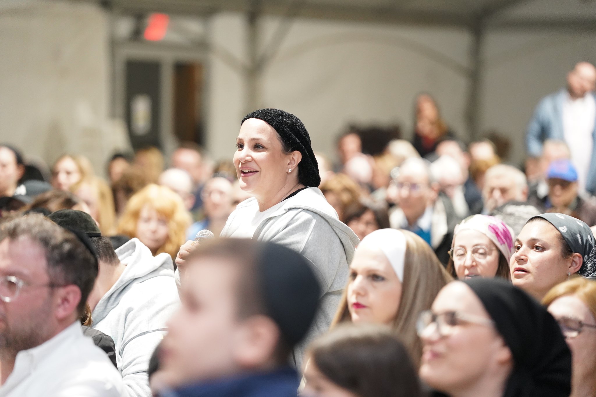 Woman with microphone at the Pesach Time Tours show